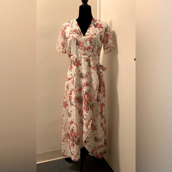 BARDOT NWOT Floral Short Sleeve Wrap‎ Dress - Picture 6 of 11